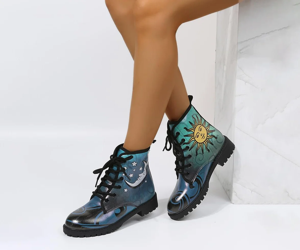 Ulalaza Bottes pour Femmes Bout Rond Talons Bloc Bottines Plateforme Gothique À Lacets Punk Bottes de Combat en Cuir Imprimé Multicolore