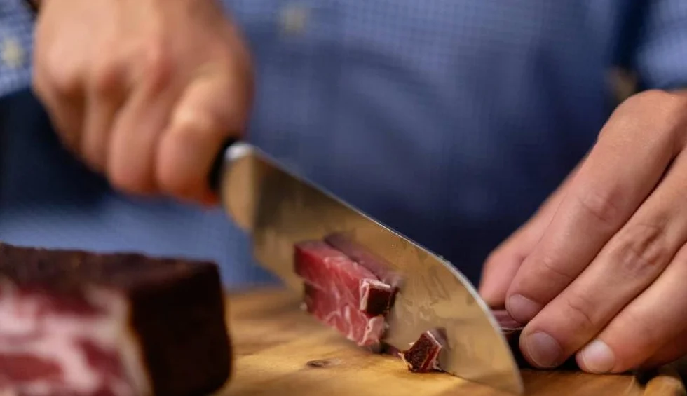Almgourmet - Bacon de planche à poivre – 2 pièces de 200 g chacune – bacon grandi et poivré – sans barre cartilagineuse