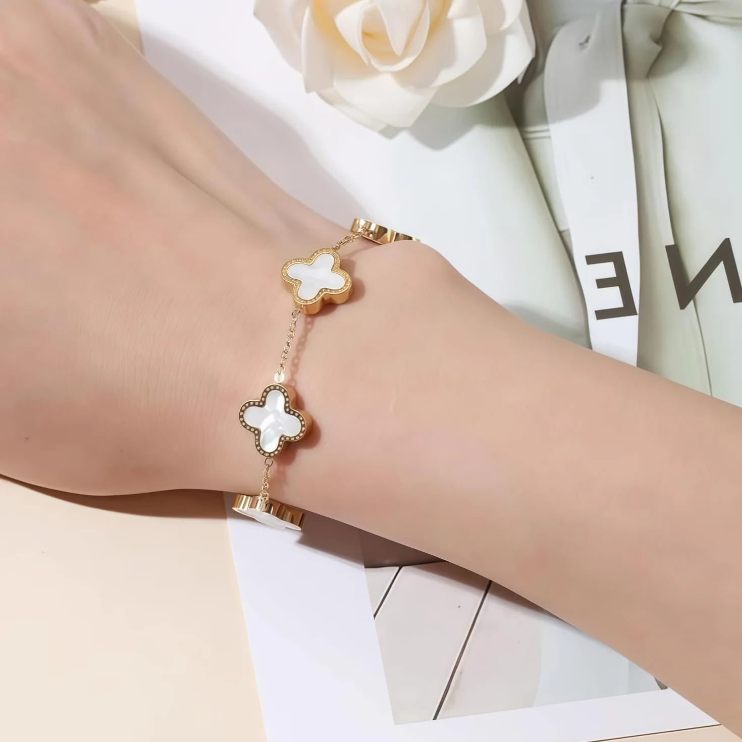Bracelet Trèfle à Quatre Feuilles en Acier Inoxydable Cadeau Femme