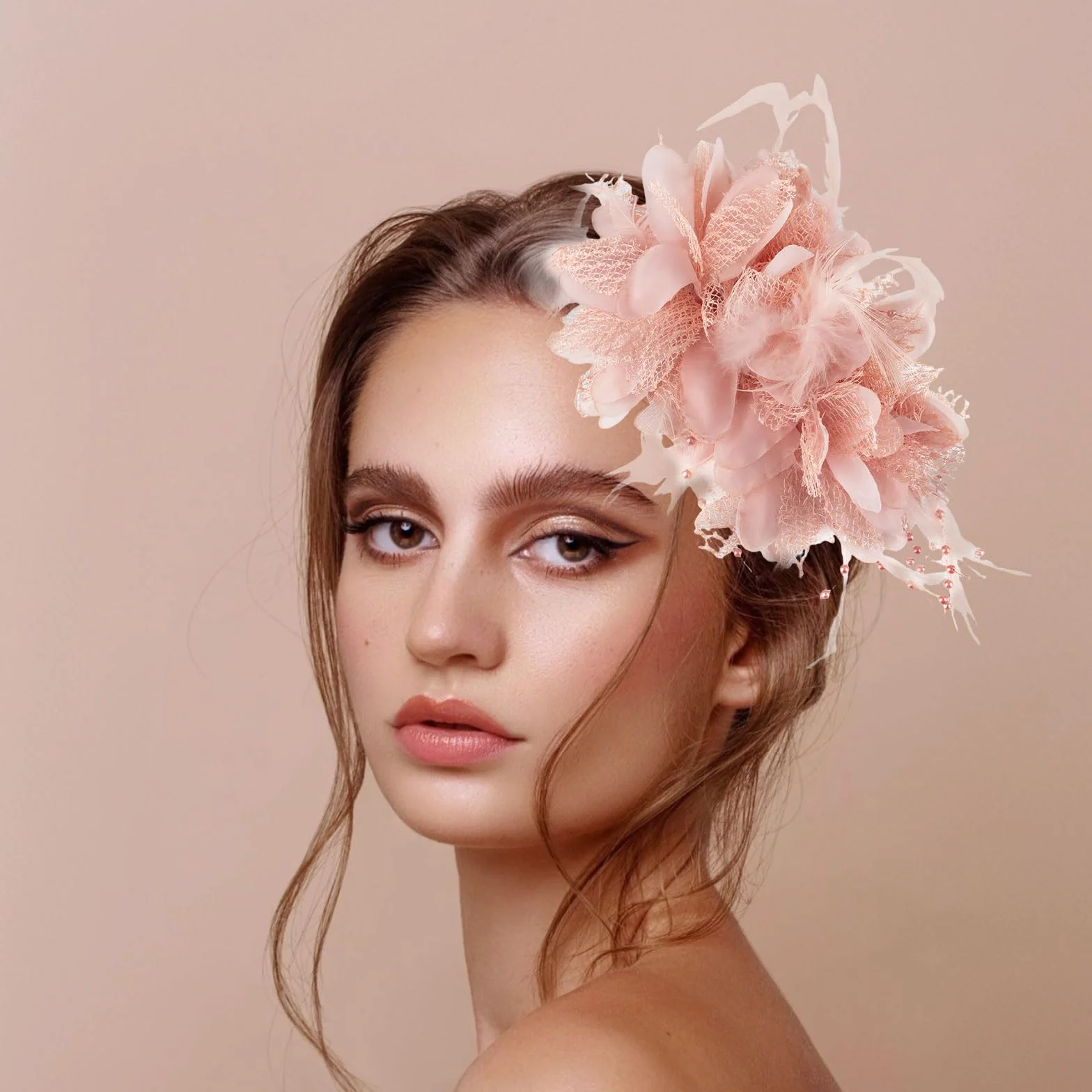 Ladies Fascinator Chapeau mariage Couture tête Plumes Mesh Accessoires cheveux Faux Fleurs Retro élégant vintage