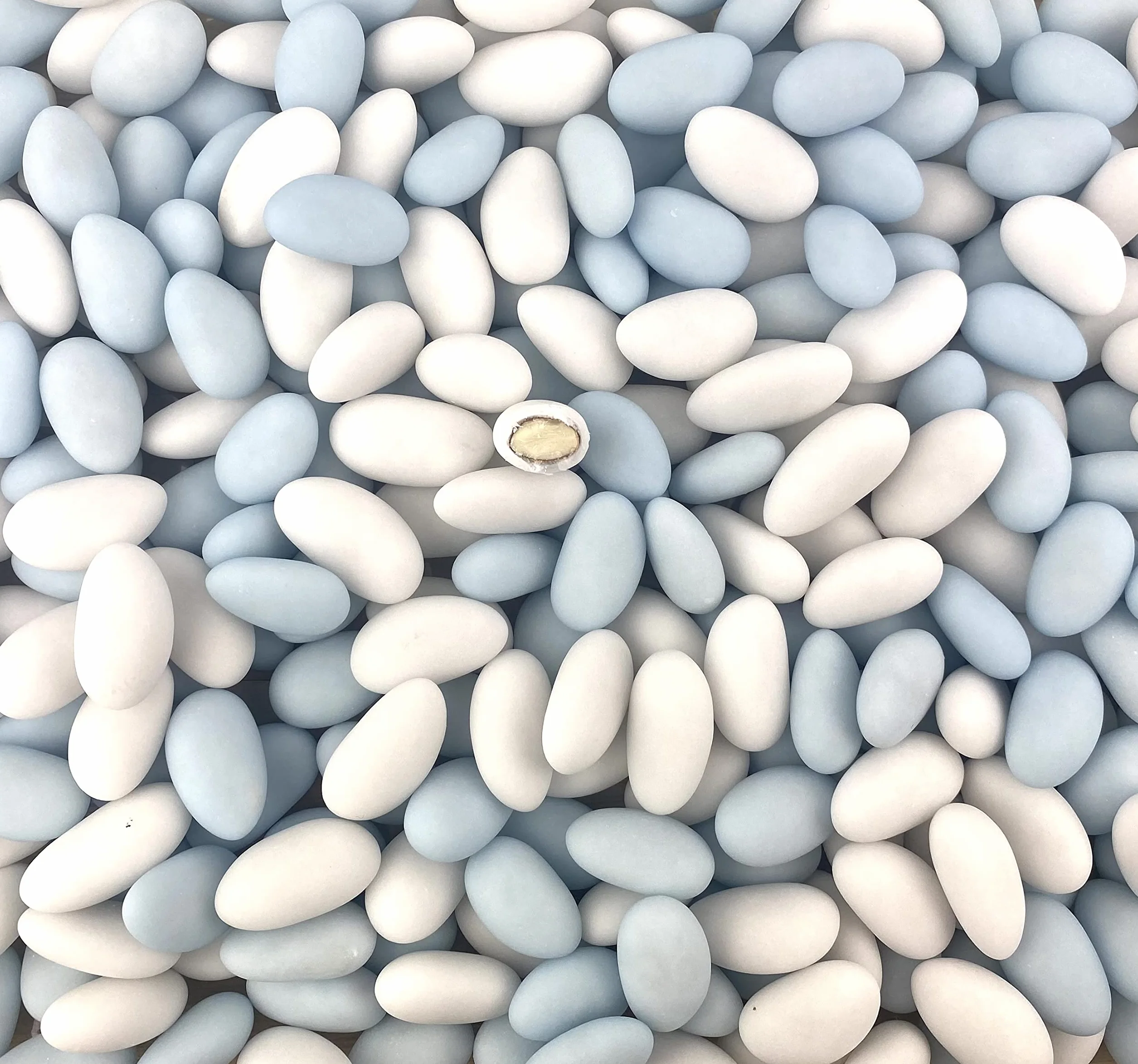 Dragées amande blanc et bleu 1kg environ 240 pièces fabrication artisanale France