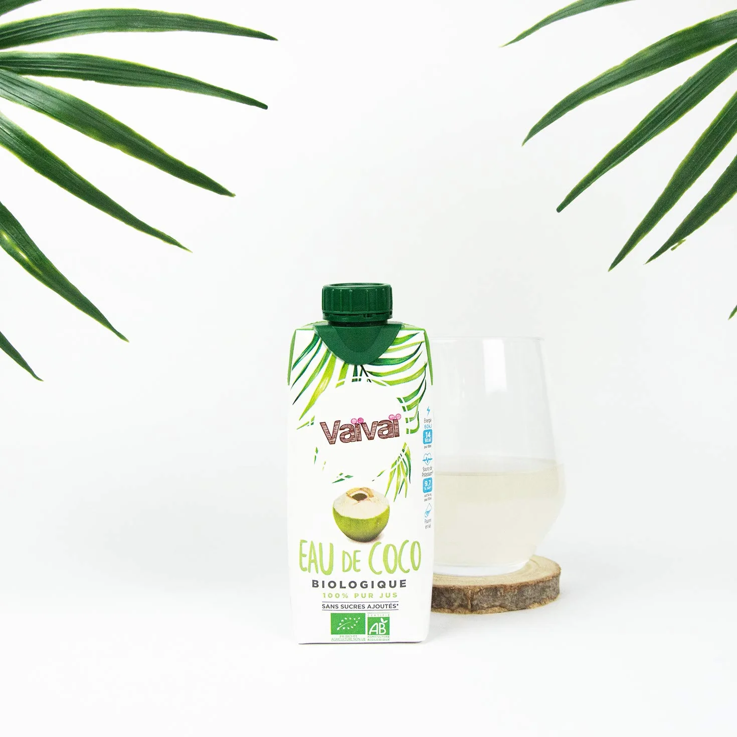 Vaïvaï - Eau de Coco Bio - 100% Pur Jus - Douce et Rafraîchissante - Sans Sucres Ajoutés - 12 Briques Tetra Pak de 33cl