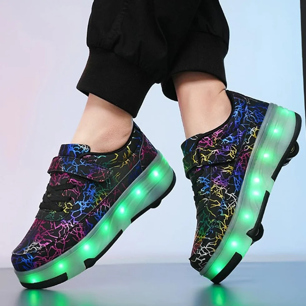 Patins à roulettes Enfants 2 en 1 Chaussures de Sport Skateboard avec 4 Roulettes Rétractables