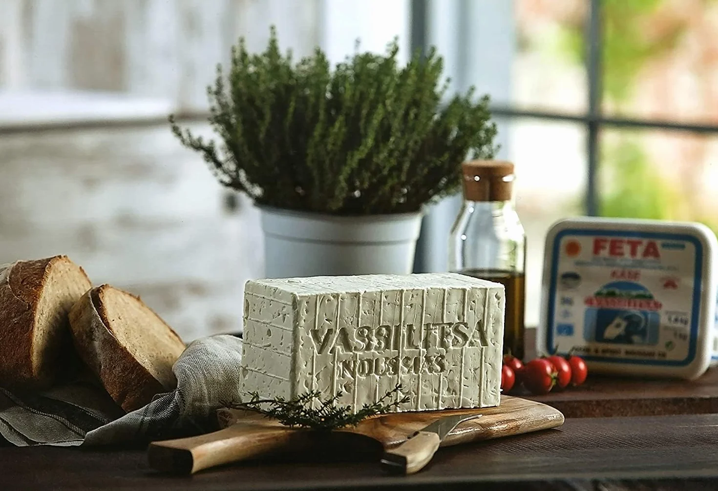 Vassilitsa Feta Fromage de brebis – 3 récipients de 1 kg – Feta grecque composée de 70 % de lait de brebis et 30 % de lait de chèvre en saumure, 43 % de matières grasses, fromage de brebis et fromage