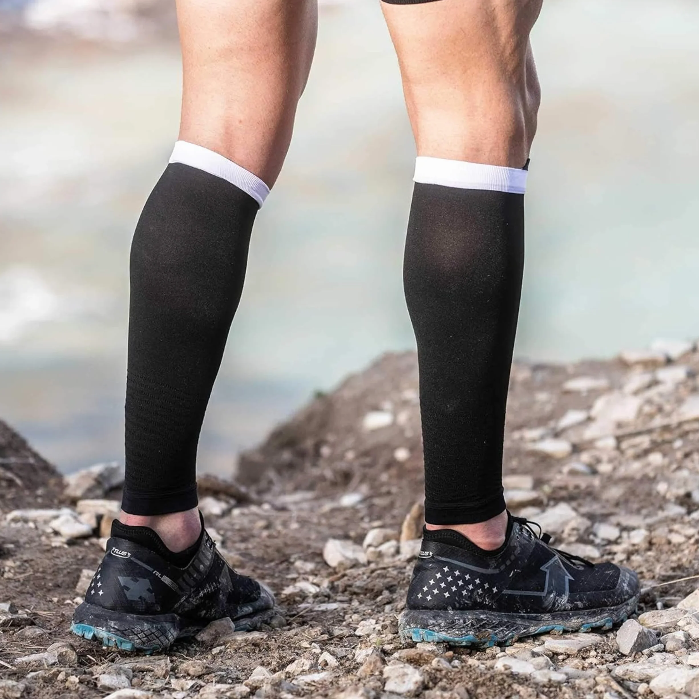 Compressport Manchon de Compression Mollets R2V2 – Protection Musculaire, Performances et Récupération pour le Sport – Ultraléger et Antifatigue – Running, Cyclisme, Trail et Triathlon