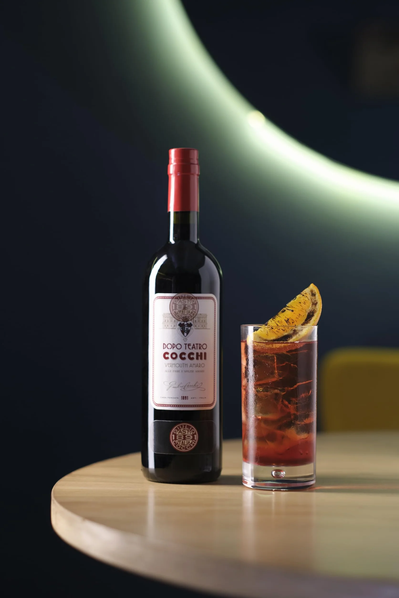COCCHI - Amaro Dopo Teatro - Vermouth Rouge - 16% Alcool - Origine : Italie/Piémont - Notes amères et toniques - Parfait en cocktail - Bouteille 75 cl