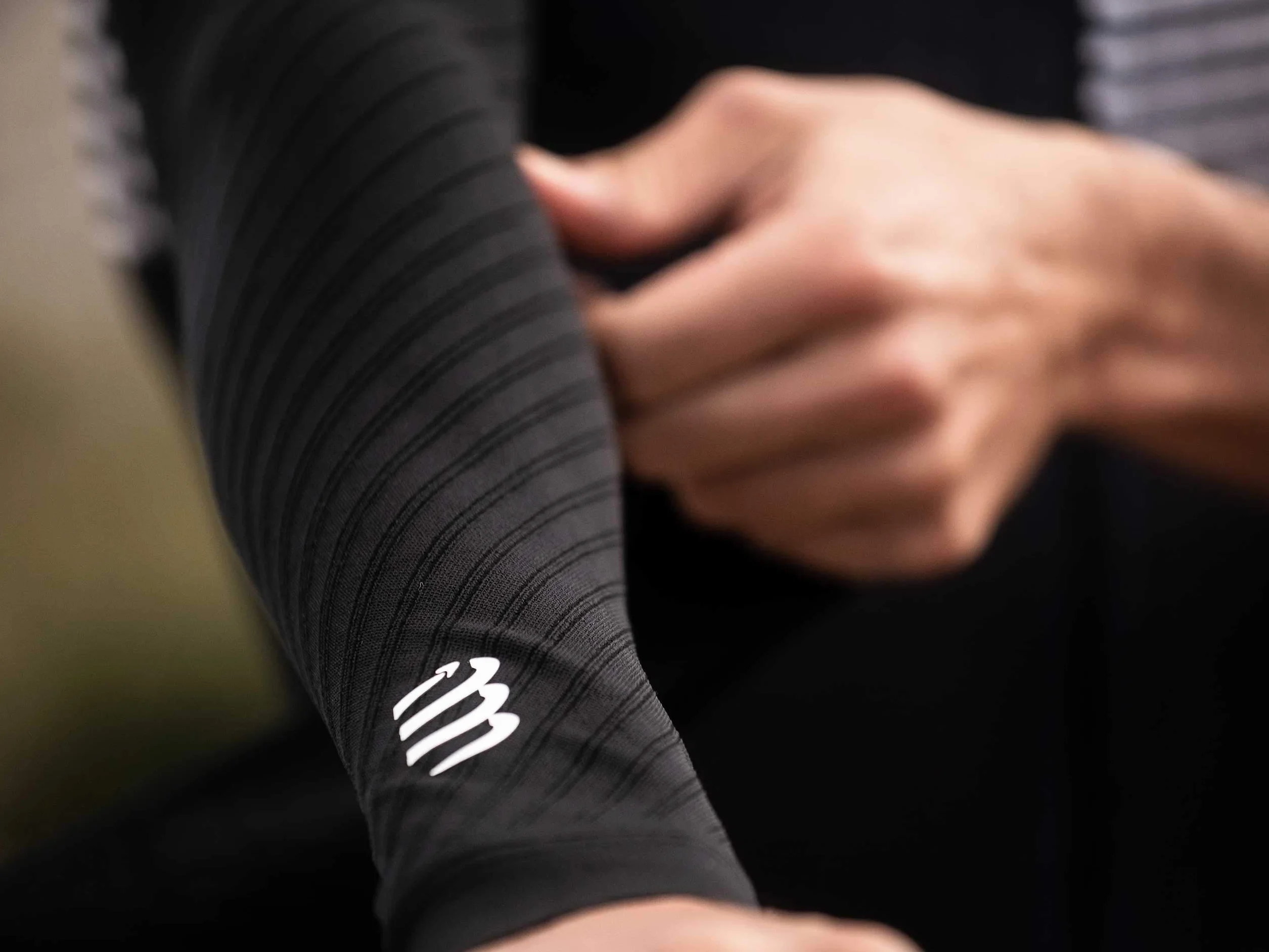 Compresssport Manchette de Compression Bras ArmForce Ultralight Protection Musculaire Sport Running Cyclisme