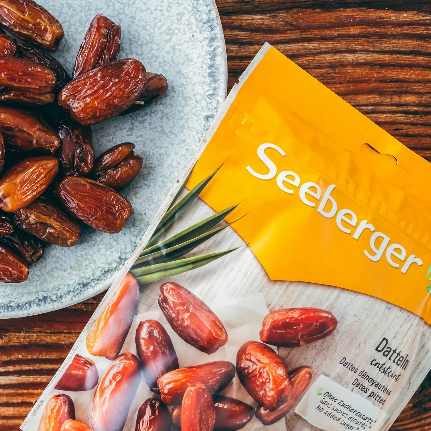 Seeberger Dattes : Dattes au goût de miel à la chair crémeuse - pour sucrer naturellement les plats - dénoyautées, séchées et non soufrées - sans ajout de sucre (1 x 200 g)