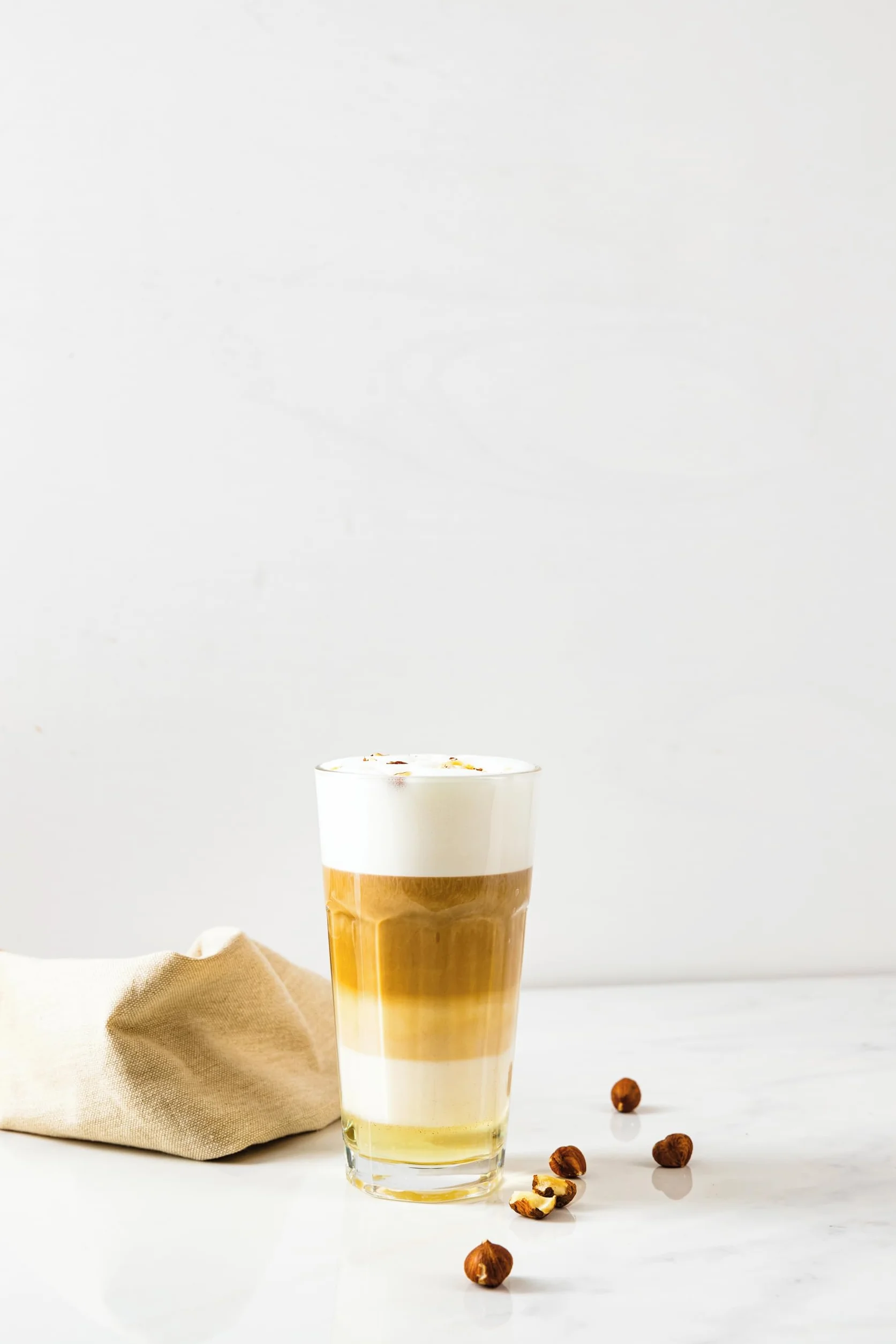 MONIN - Assortiment MONIN Sans Sucre Saveurs Vanille, Caramel, Noisette - Pour Café, Chocolat Chaud, Capuccino ou Latte - Arômes Naturels - Bouteille en Verre - 3 x 70 cl