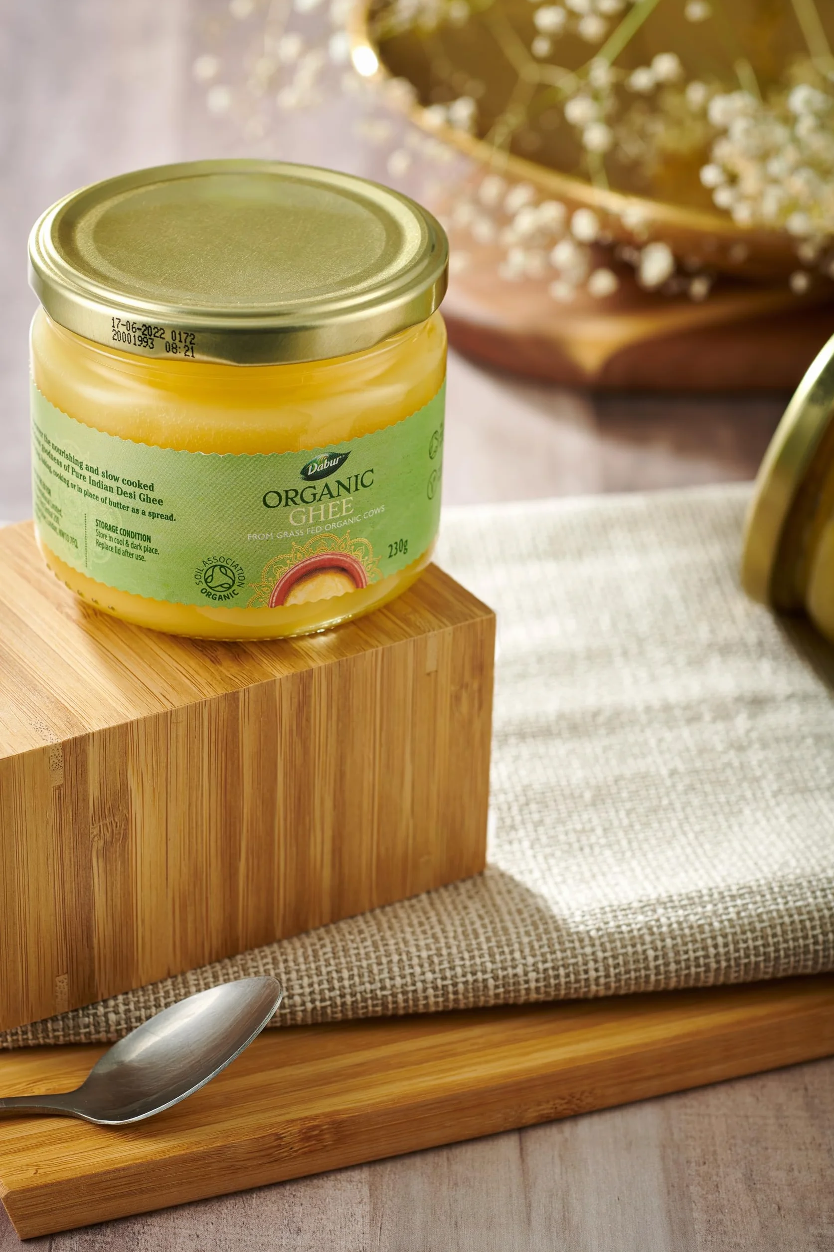 Dabur Ghee Biologique 470g - 100% Beurre Bio pour Saveur Riche et Texture Lisse, Idéal pour Cuisiner et Pâtisser, Renforce la Digestion, Peau Saine