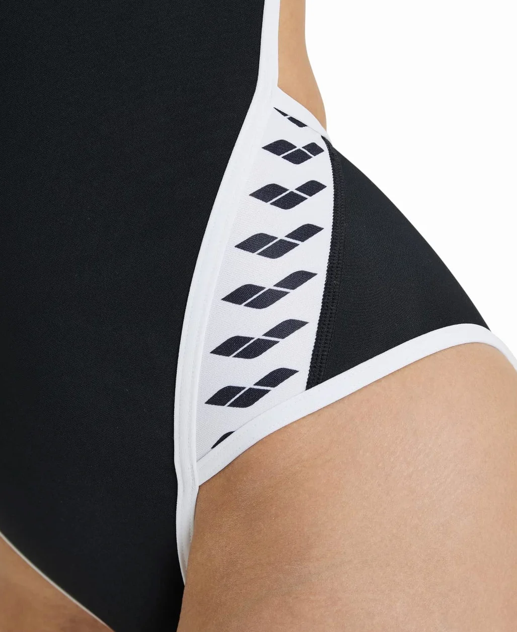 Arena Icons Super Fly Back Solid Maillot de Bain Femme Une Pièce, Sport MaxLife Tissu Eco, Résistance au Chlore, Protection UV UPF 50+