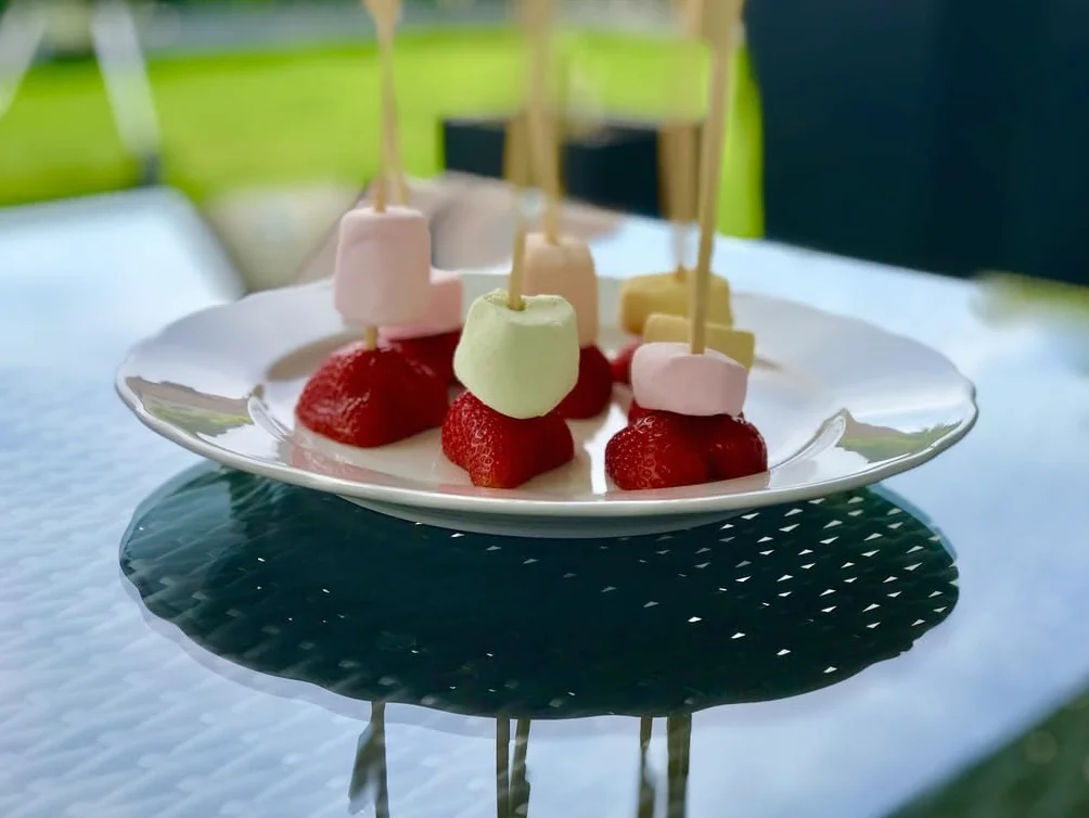 Rocky Mountain Marshmallows Tasting Set Fruity & Classic, bonbons américains traditionnels colorés à rôtir sur un feu de camp, à griller ou à cuire, saveur fruitée, (2x300g)