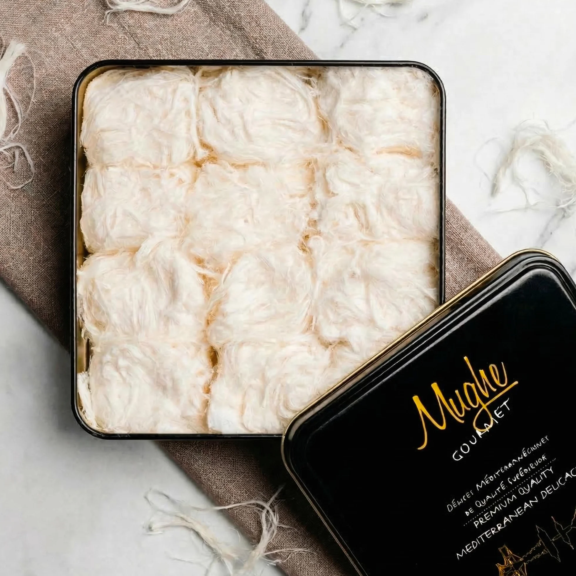 Mughe Gourmet Barbe à Papa Turque 12 Pcs, Boîte Métallique Pismaniye | Pismaniye Turque Premium : Coffret cadeau métallique vegan de 250g