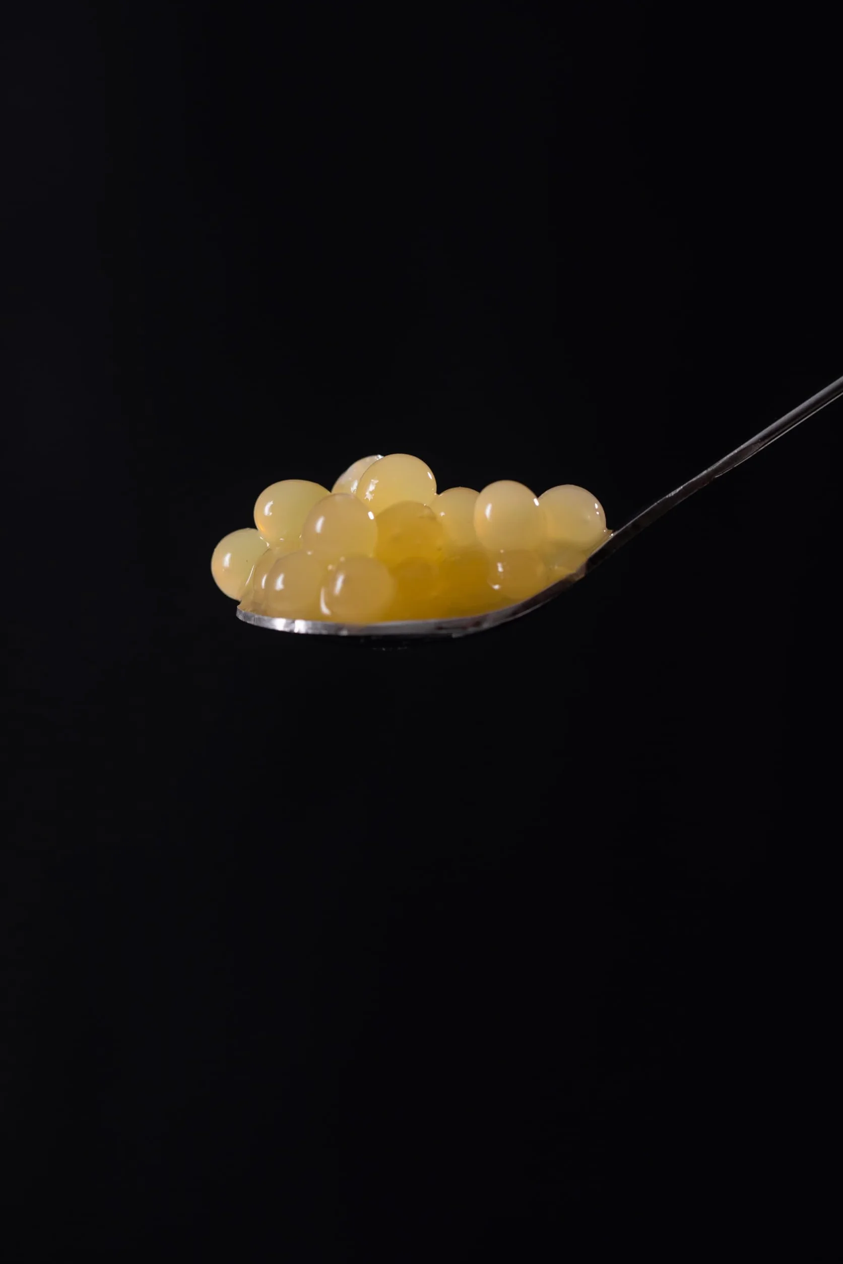 Perles de cocktail au citron. Concentré de fruits en perles pour cocktail / décoration / tapas / salades / Noël / boissons. Sphères de zitron de haute qualité. Bocal de 180gr, 160-180 sphères.