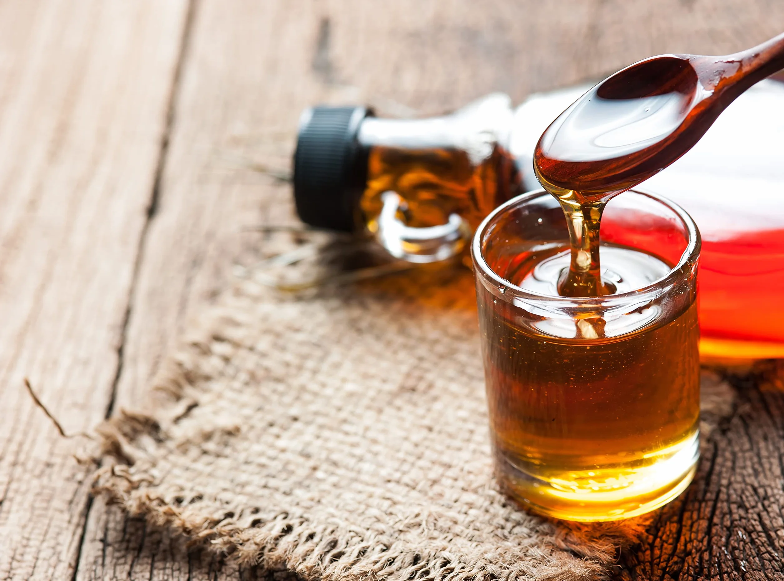 Sirop d'érable du Canada en bidon métal de 500 ml - Au couleurs du Canada - 100% pur - Les Trésors d'érable