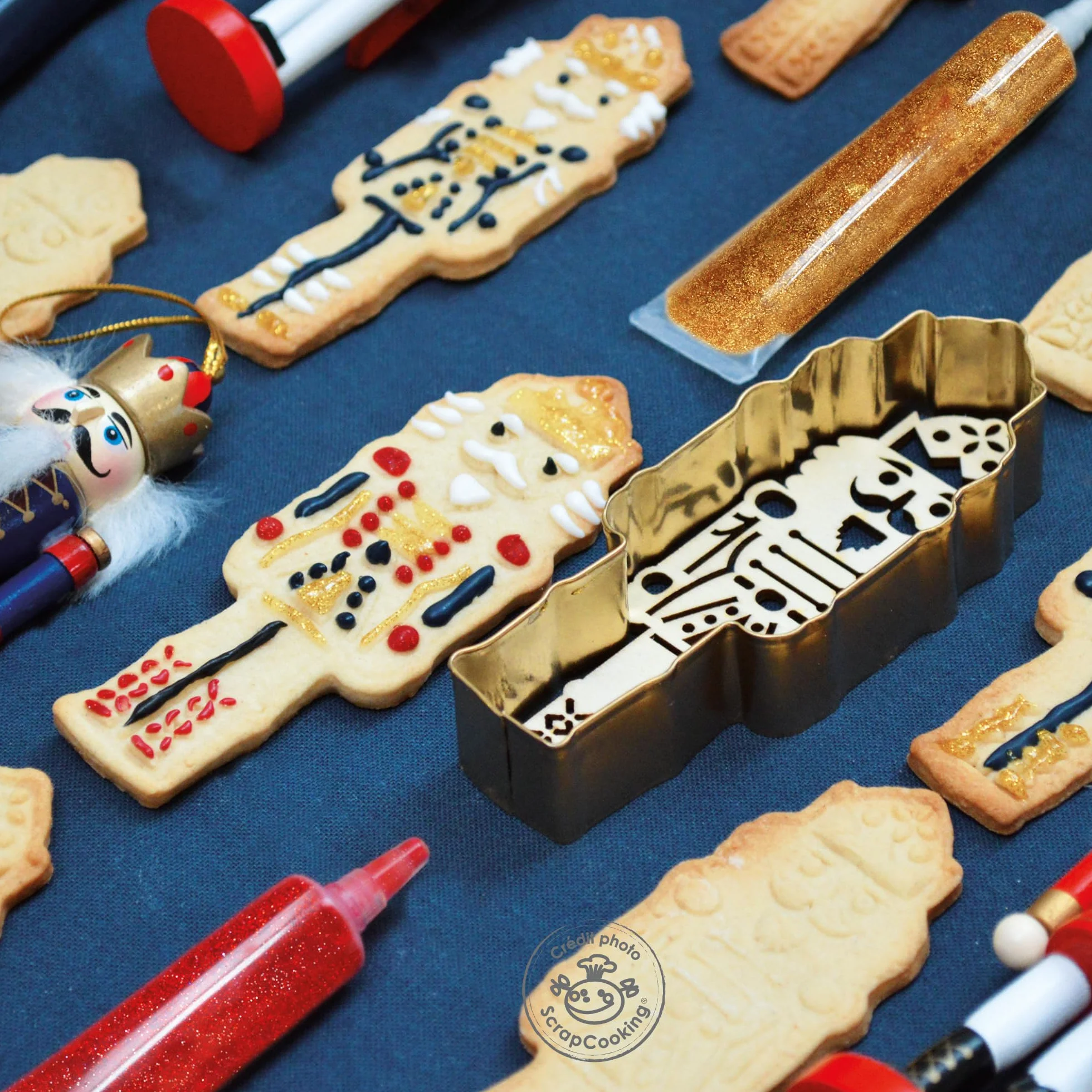 ScrapCooking - 4 Stylos Pailletés - Stylos Alimentaires Doré, Argenté, Rouge & Noir - Crayons Pâtisserie - Colorants Comestibles - Noël, Anniversaire - Écrire & Dessiner sur Gâteaux & Biscuits - 7073