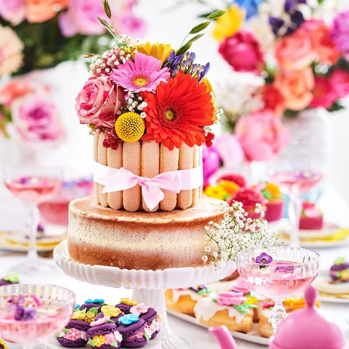FunCakes Mix pour Génoise Deluxe, Facile à utiliser, Génoise merveilleusement légère, Parfaite pour la décoration de gâteau, Qualité pâtissière, Base de gâteau, 1 kg