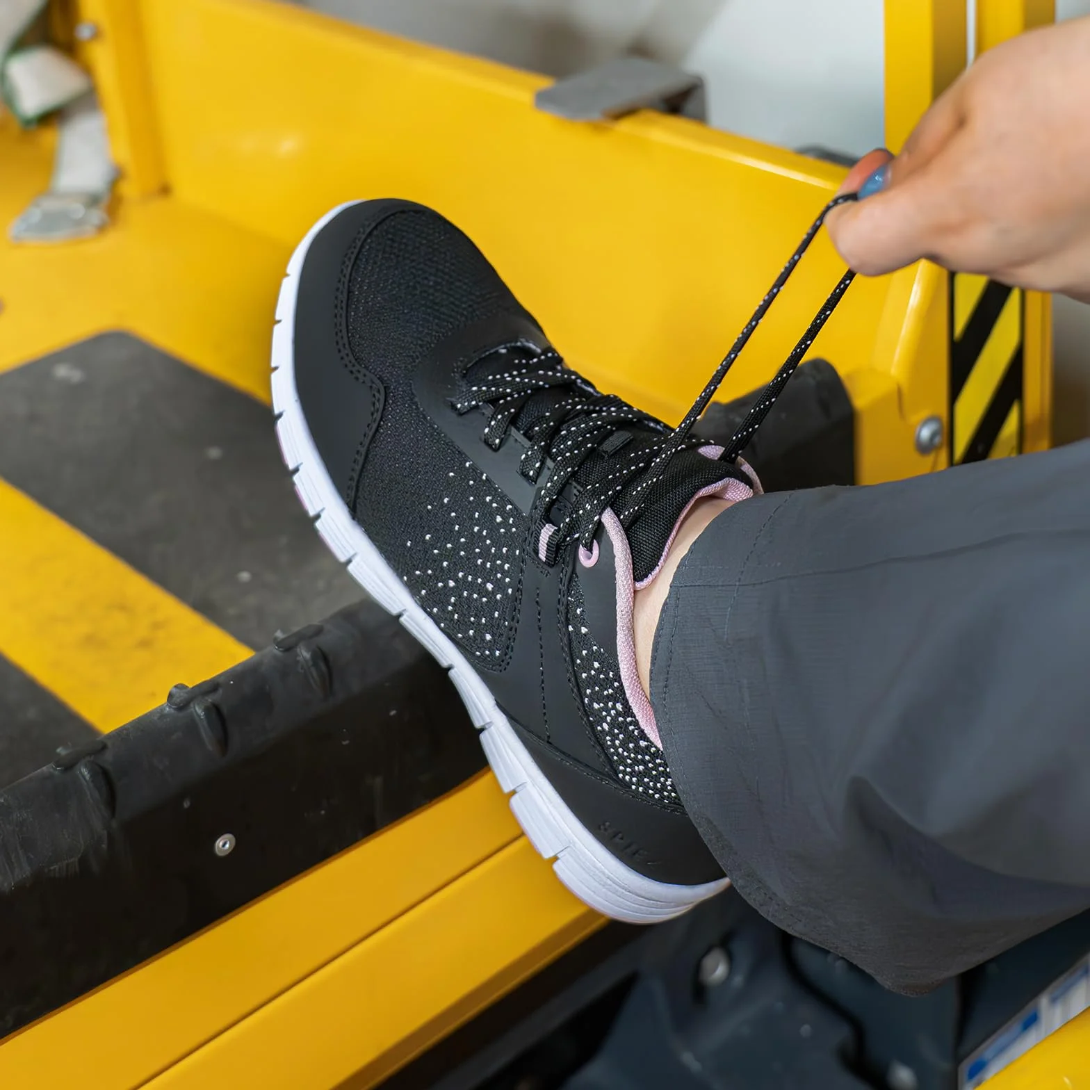 SPIEZ Chaussures de Sécurité Femme Légère Anti-crevaison Anti-écrasement Basket Travail Confortables EU35 Noir-Rose