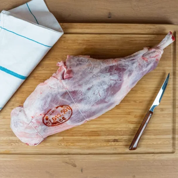 Gigot d'agneau entier de Drôme/Ardèche : La pièce de 2,5kg environ - Artisan Boucher depuis 1976 - Maison Victor - Circuit-court et Qualité
