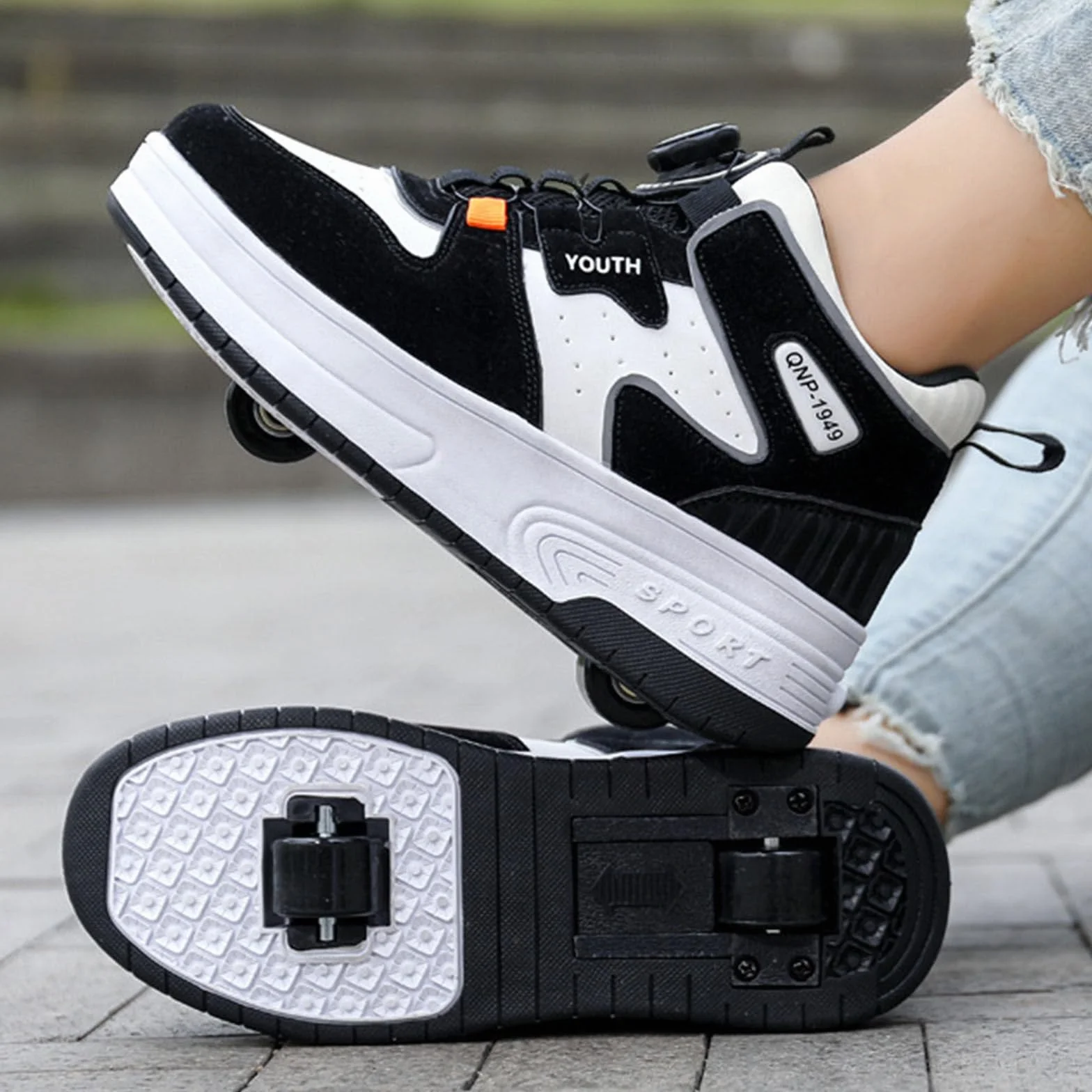 Surwin Chaussures Roulettes Enfant Skateboard Mi-Montante Fille Garçon Roues Arrière Rétractables Basket Sneakers Roller