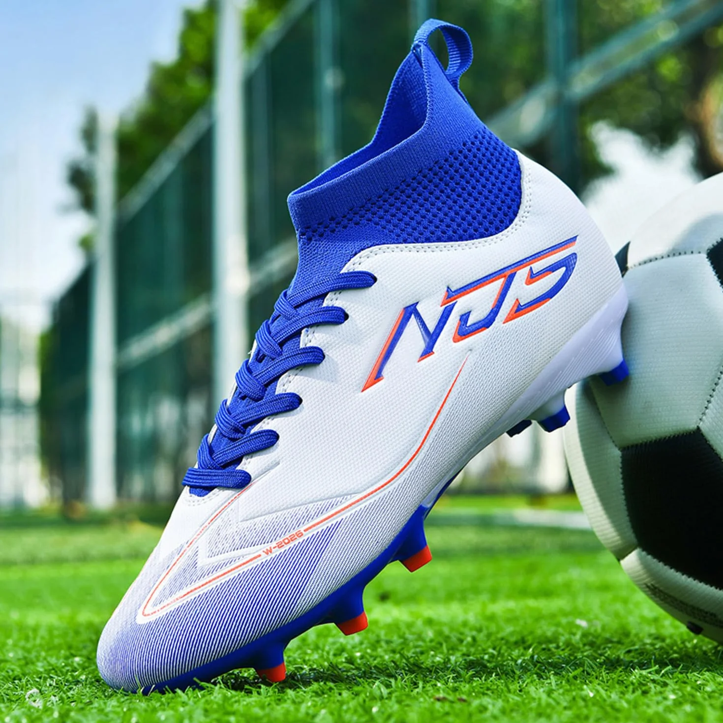 Chaussures de Football Homme High Top Crampons Antidérapant Chaussures de Foot Adultes Entrainement