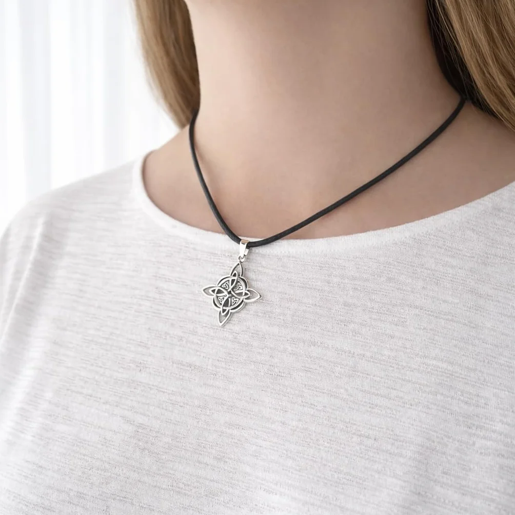 ASTER ALHELÍ Collier Celtique Pendentif Nœud de Sorcière Amulette de Protection Unisexe Gothique Bohème Cordon Noir