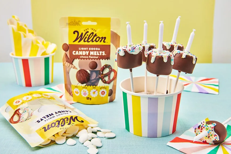 Wilton - Candy Melts Blanc Brillant: Bonbons fondants au Goût de Sucré et crémeux pour Mouler, Tremper et Décorer - Optimal pour Cake Pops, Bonbons, Gâteaux et Enrobage de Friandises - 125 g
