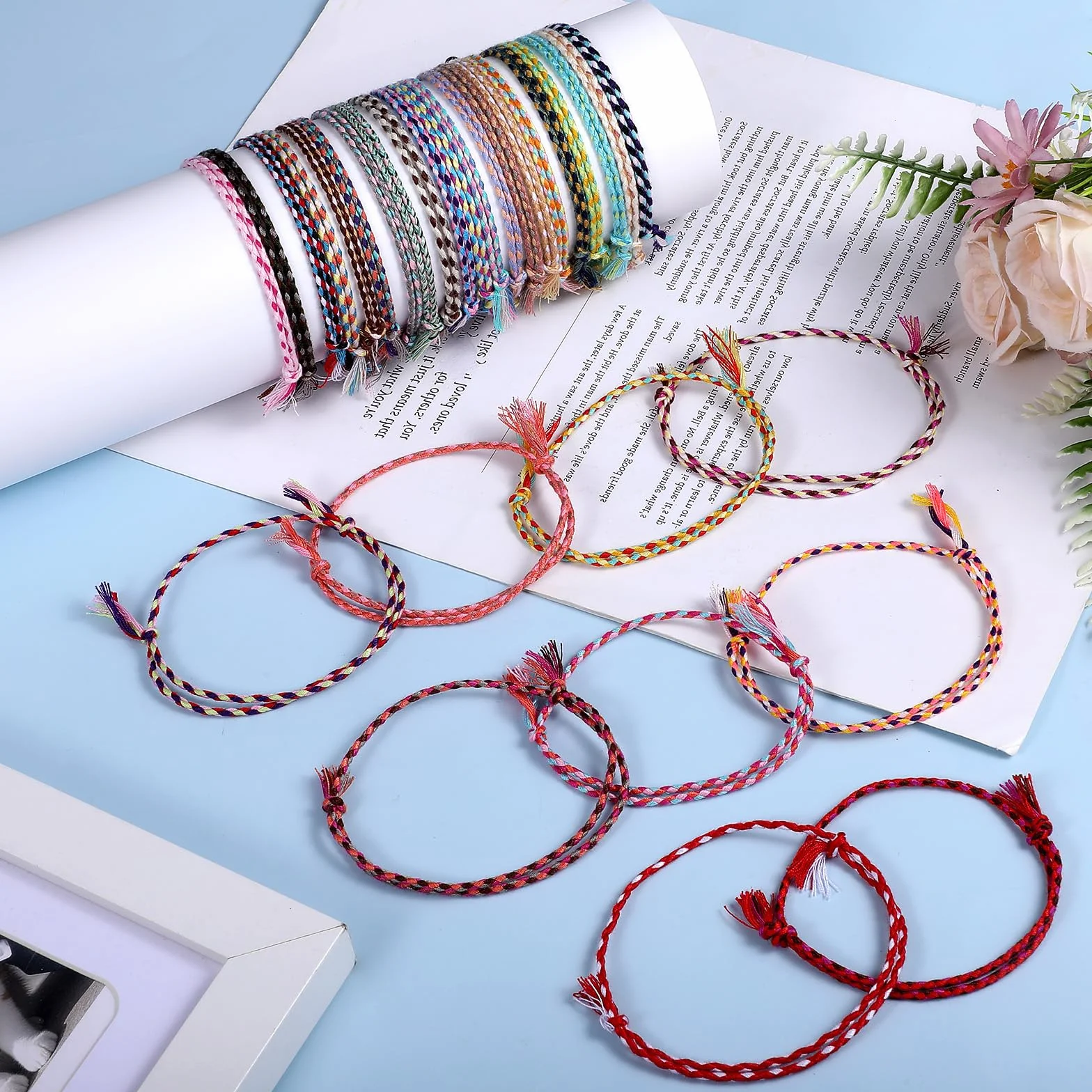 Lot de 30 bracelets d'amitié tissés ajustables, bracelets de surf tressés, chevillettes fines pour femmes et filles