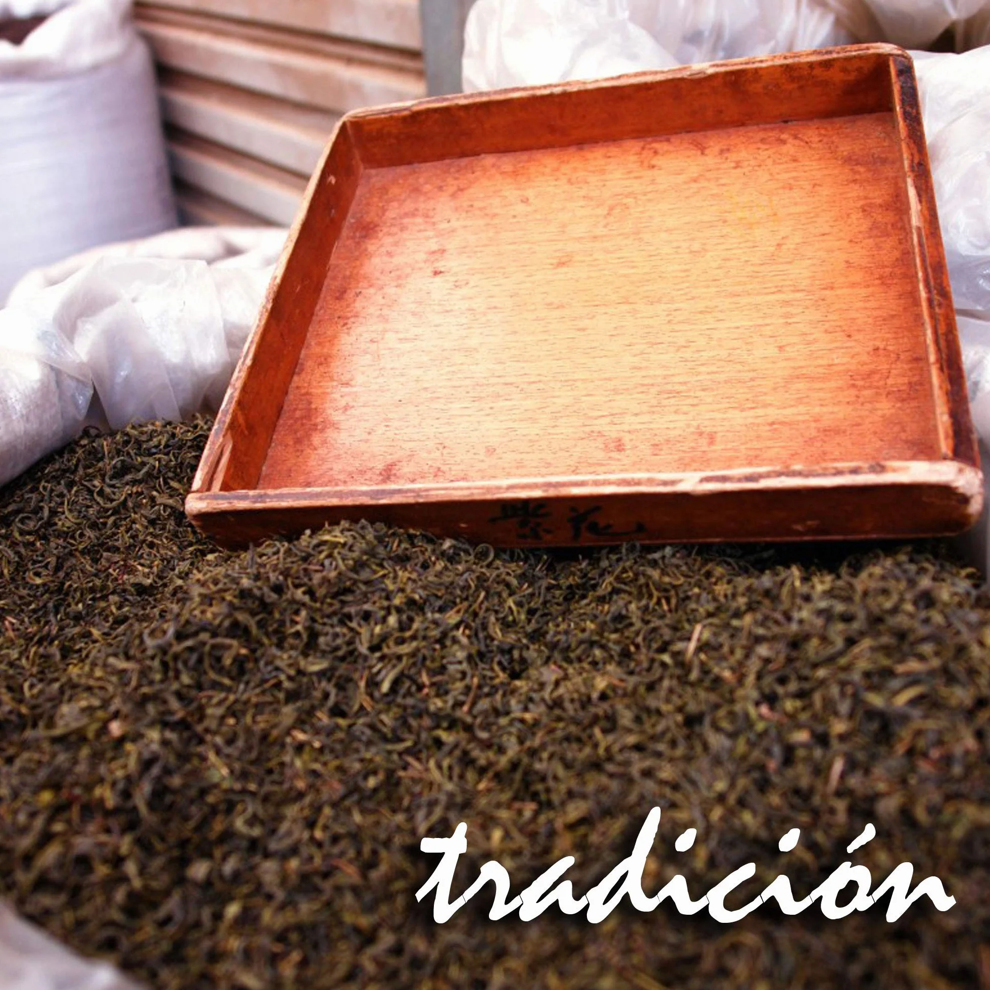 Thé rouge. Thé Pu Erh. Avec un saveur terreuse très marqué. Post-fermenté. Haute qualité. Antioxydant. Diurétique (100 Gr)
