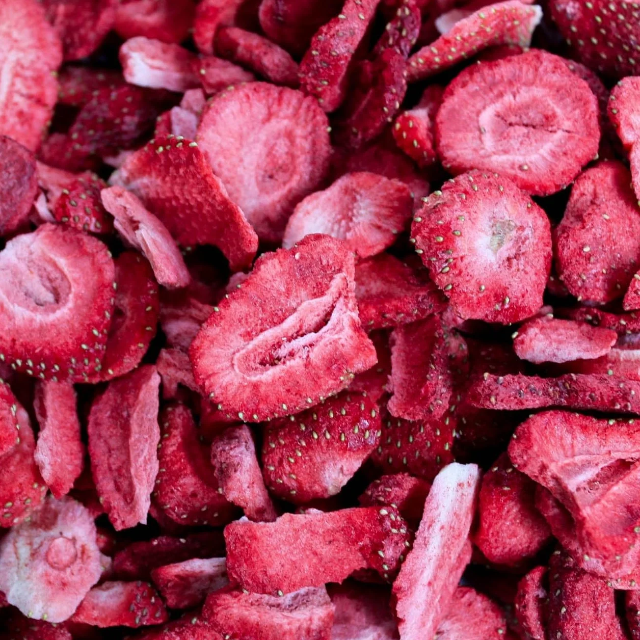 Fraises Lyophilisées en Tranches 100g - Fraises Déshydratées - Fruits Lyophilisés - Fraises Séchées - Fruits Déshydratés Sans Sucre pour Pâtisseries, Décoration, Snacks, Muesli et Desserts
