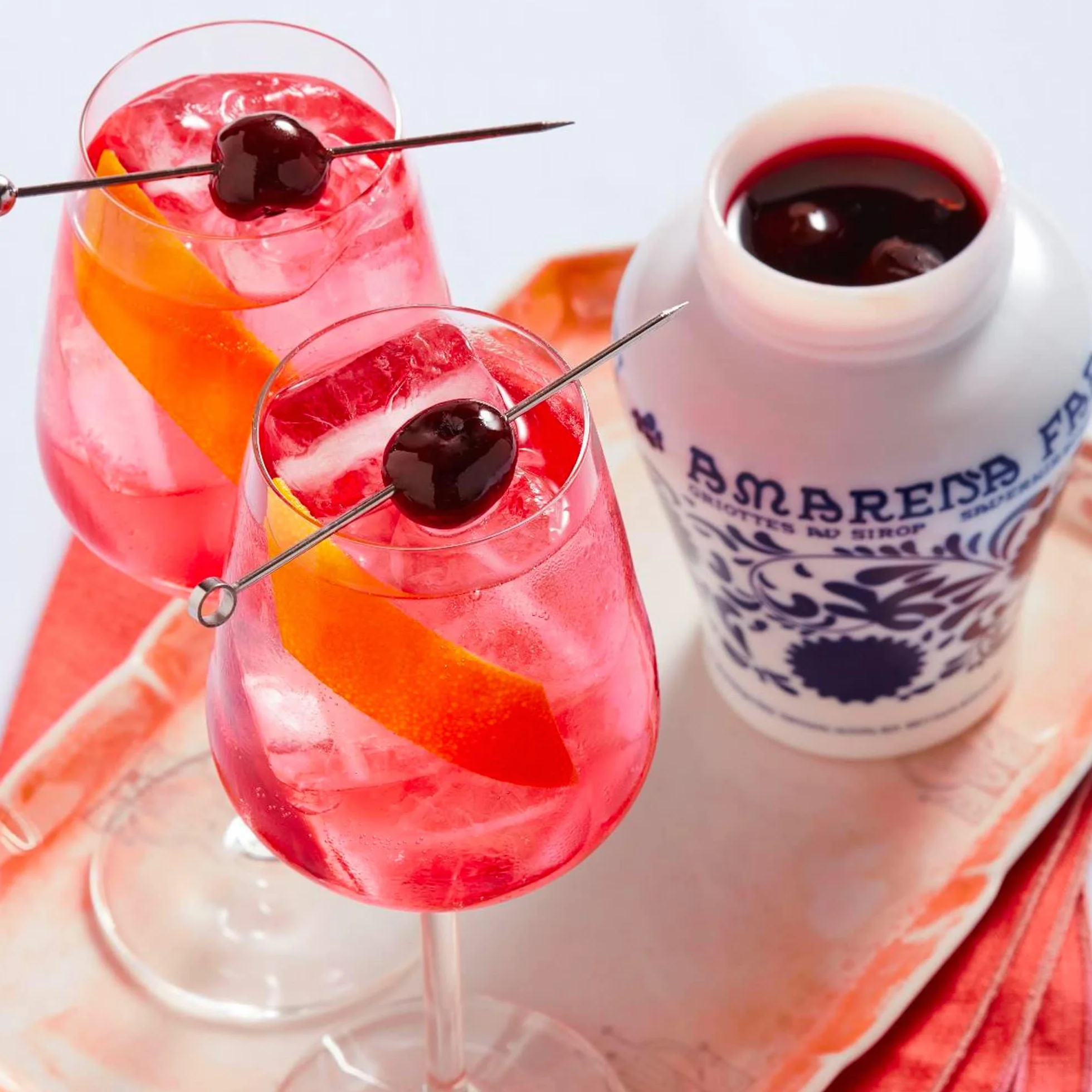 Cerises Amarena Fabbri - Pot traditionnel 600 g. - La référence des cerises Amarena en Italie depuis 1915. l'ingrédient parfait pour sublimer toutes les préparations sucrées et salées