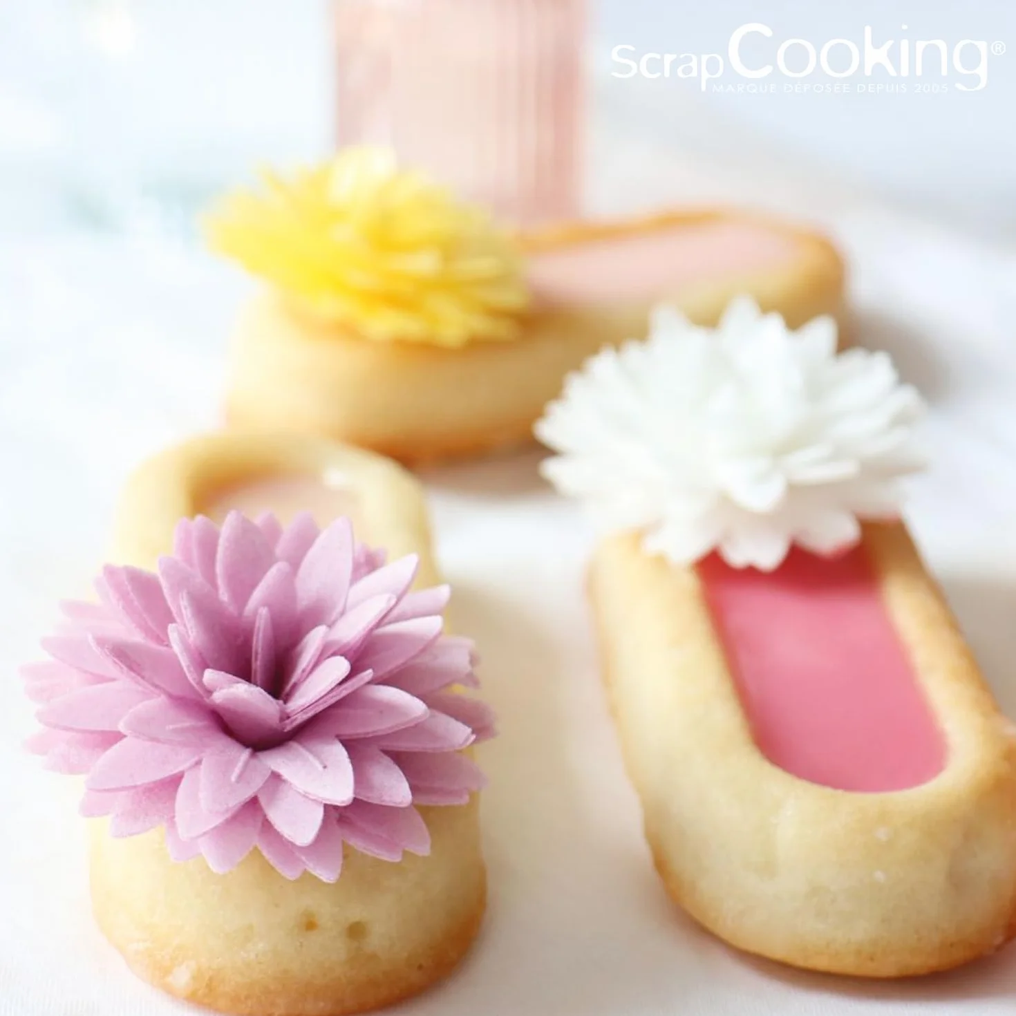 ScrapCooking - 5 Dahlias Assortis en Azyme - Fleurs Comestibles Décoration Gâteau - Déco Alimentaire Pièce-Montée, Cupcakes, Pâtisseries, Anniversaire - Blanc, Jaune, Orange, Rose, Mauve - 2298