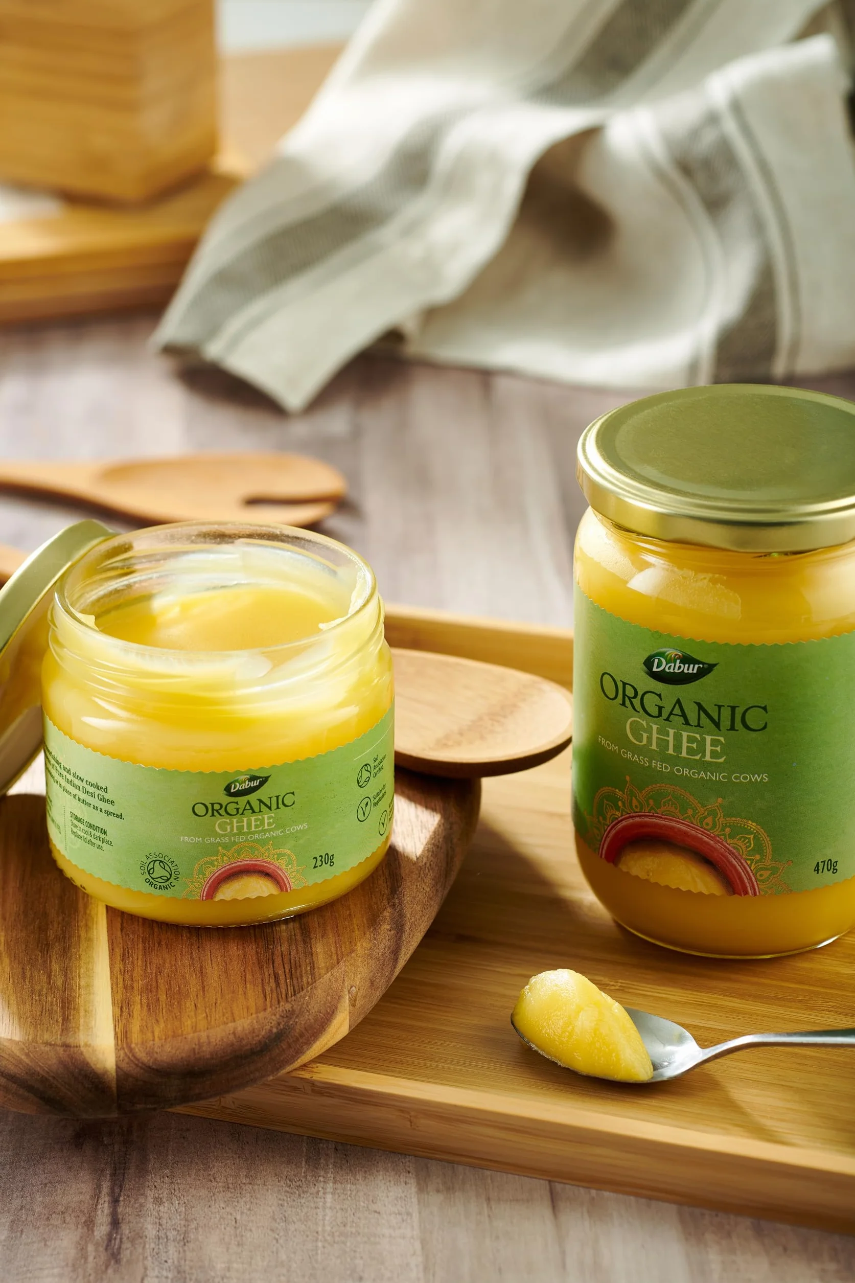 Dabur Ghee Biologique 470g - 100% Beurre Bio pour Saveur Riche et Texture Lisse, Idéal pour Cuisiner et Pâtisser, Renforce la Digestion, Peau Saine
