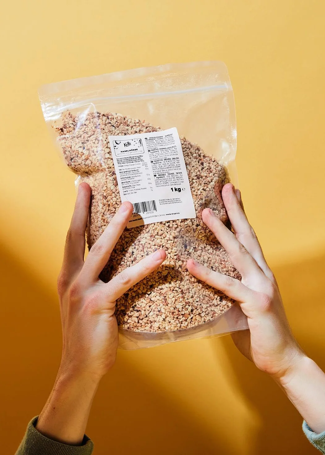 KoRo – Noisettes torréfiées et concassées 1 kg – Goût intense – Idéal pour la pâtisserie – Riche en fibres
