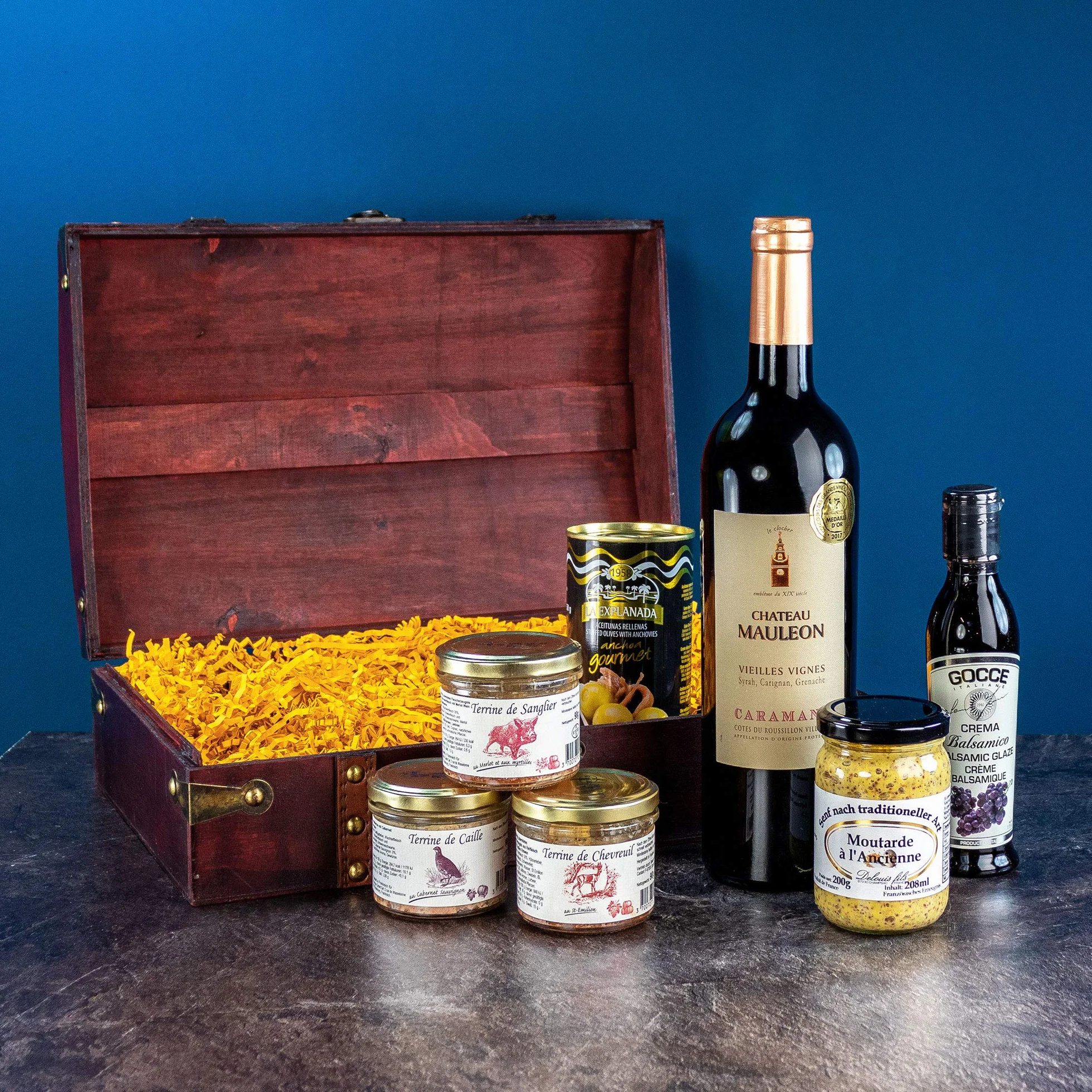 MonsterCadeaux Coffret Cadeau Gourmand de 7 Pièces, Épicerie Fine, Design de Coffre au Trésor