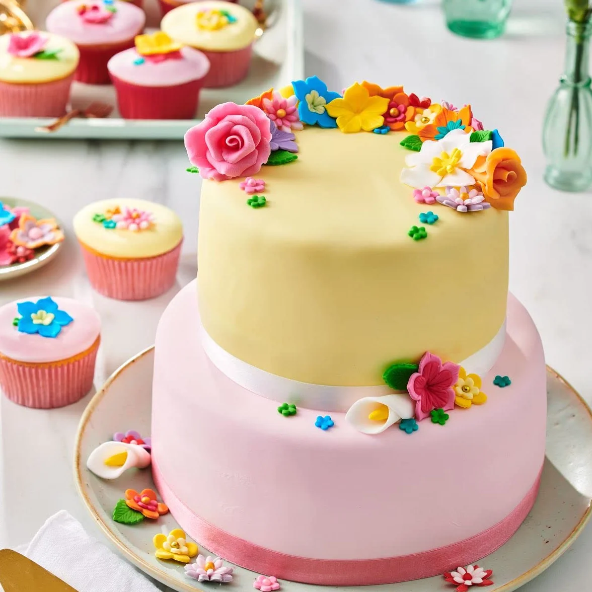 FunCakes Multipack de fondant Facile à utiliser, lisse, flexible, doux et souple, parfait pour la décoration de gâteaux, sans halal, casher et sans gluten. 5 couleurs, 5 x 100 g, couleurs essentielles