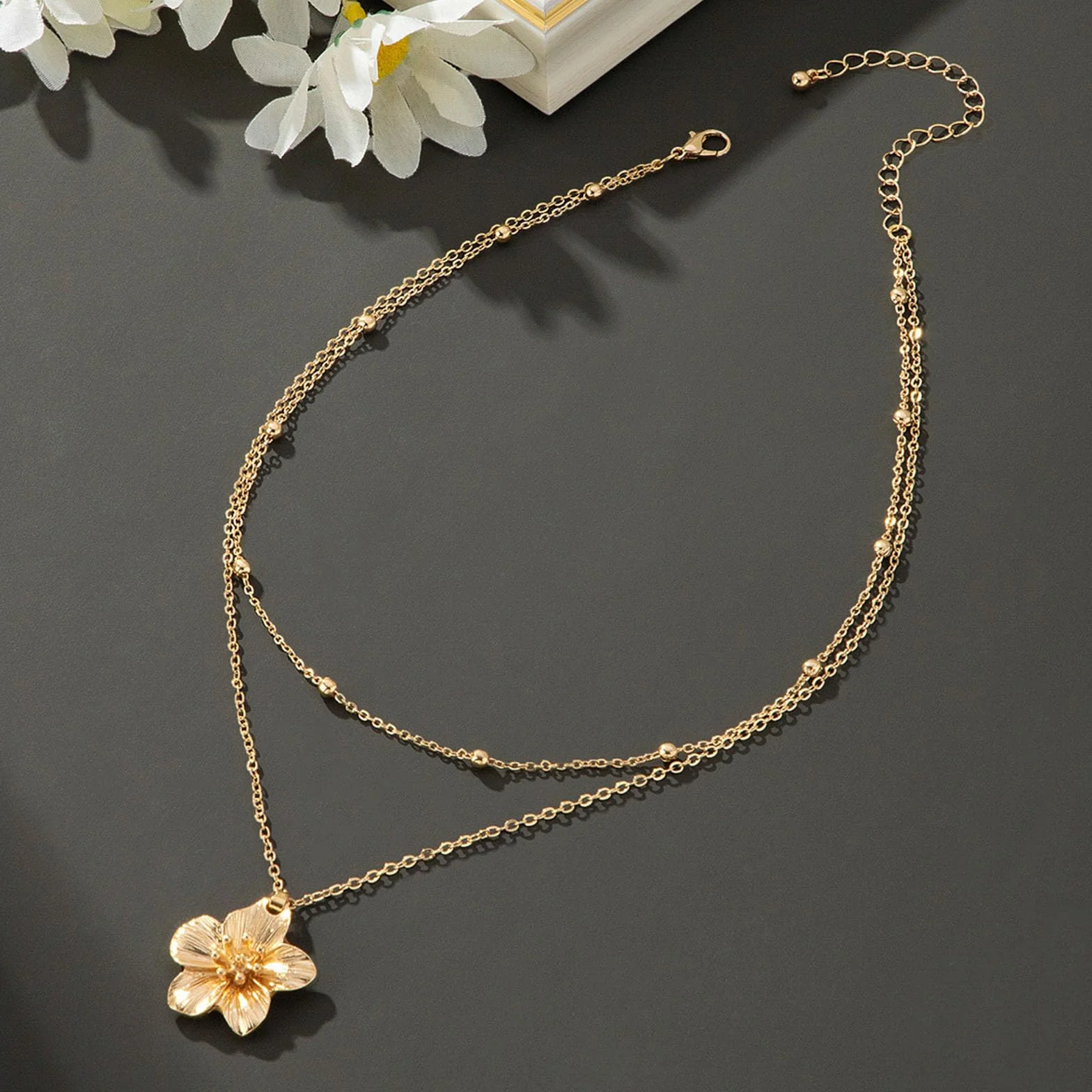 Colliers Femmes en Or, Collier Pendentif Fleur Métallique Dorée, Ensemble de Colliers Ras Chaîne Délicate en Or, Bijoux Tendance Empilés