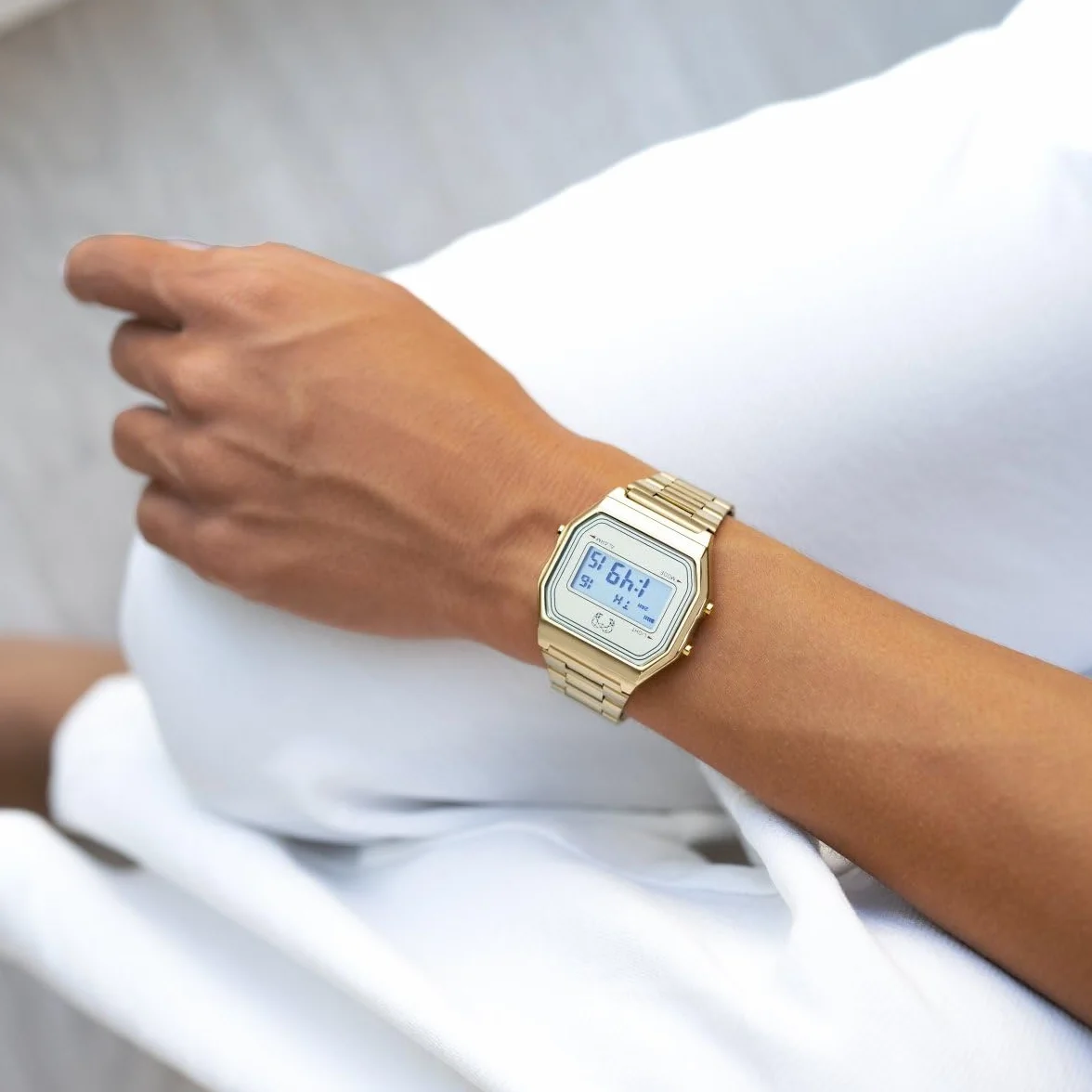 Montre numérique femme bracelet cadran vintage quartz élégante