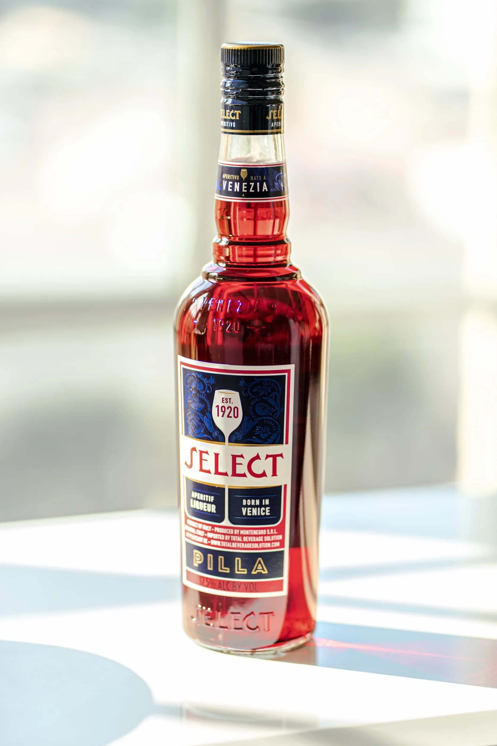 SELECT Aperitivo - Apéritif Amer - Idéal pour les cocktails Spritz - Notes Herbacées & Douces - Origine : Italie - 17,5% Alcool - 1 Litre | Idéal pour les Cocktails Spritz - Notes Herbacées & Douces